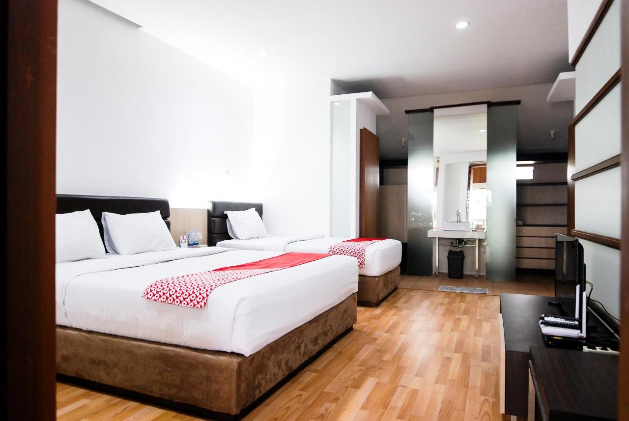 Oyo 229 Hi Quality Hotel Bandung Kültér fotó
