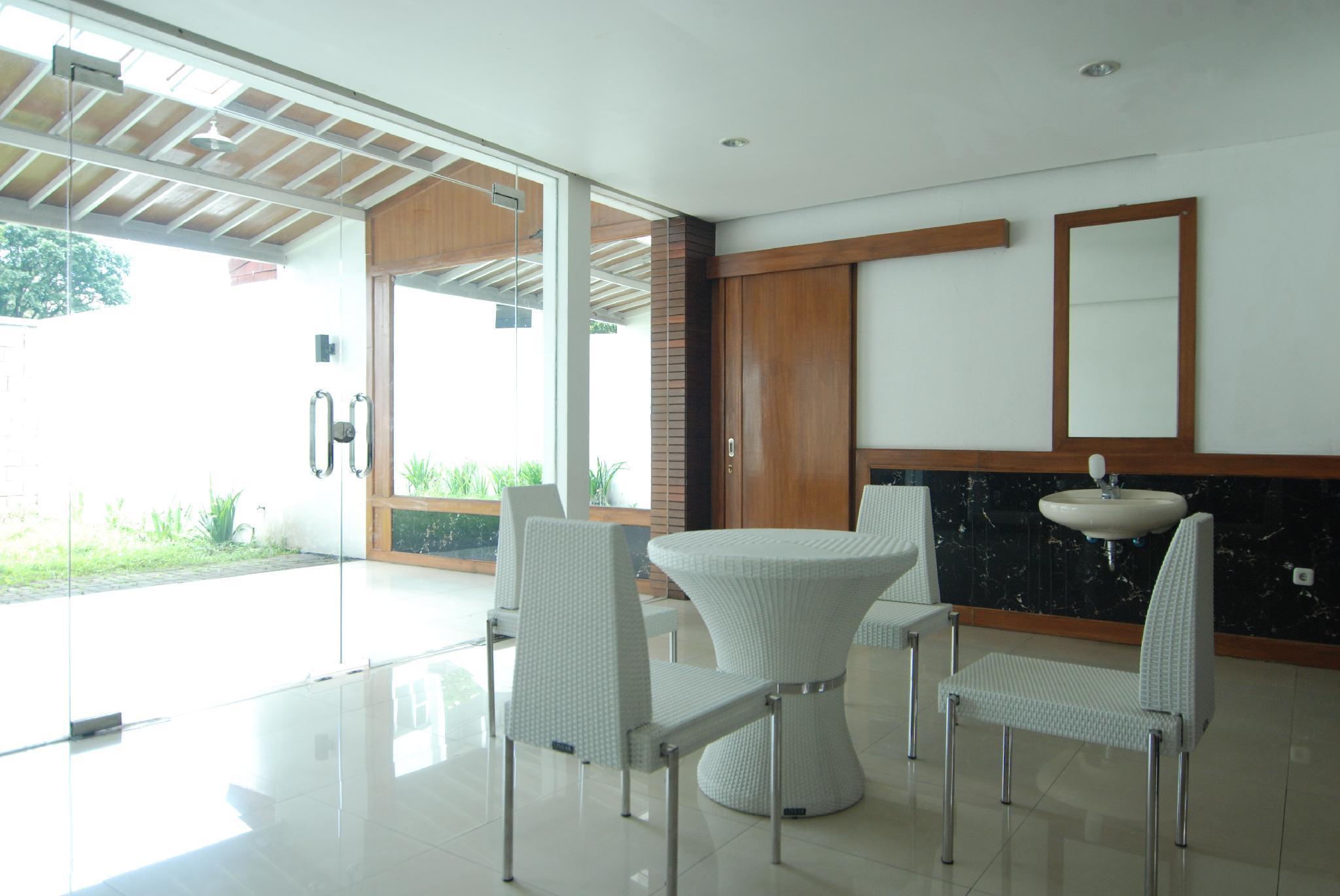 Oyo 229 Hi Quality Hotel Bandung Kültér fotó