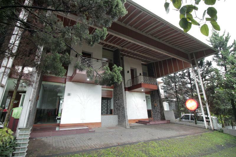 Oyo 229 Hi Quality Hotel Bandung Kültér fotó
