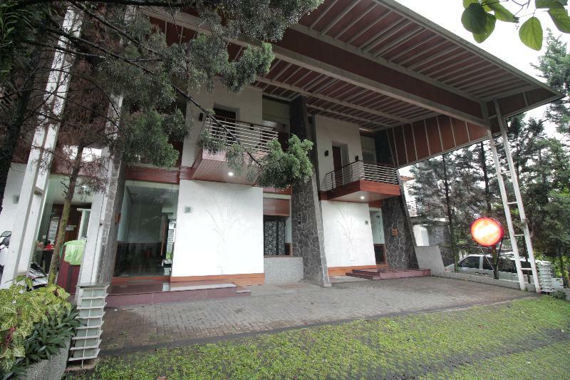 Oyo 229 Hi Quality Hotel Bandung Kültér fotó